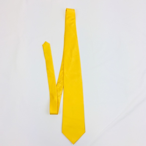 Romario Manzini Other - Romario Manzini 100% Silk Men Tie Necktie yellow